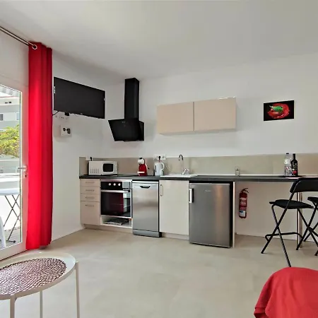 Апартаменты Fantastico Ruhige Top-lage, Balkon Oder Terrasse, Gratis Parkplatz & Klimaanlage, Ideal Fuer Paare Und Alleinreisende *