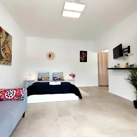 Fantastico Ruhige Top-lage, Balkon Oder Terrasse, Gratis Parkplatz & Klimaanlage, Ideal Fuer Paare Und Alleinreisende *